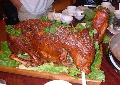 草原盛宴 当脚步在特色城市慢下来，舌尖在烤全羊前苏醒