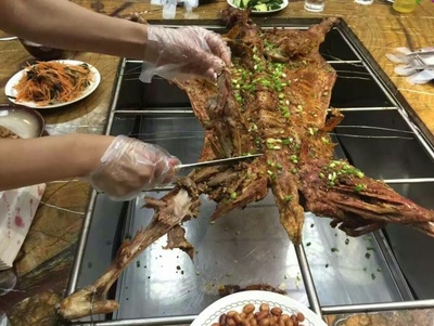 烤全羊 当美食邂逅遗憾的烟火日常