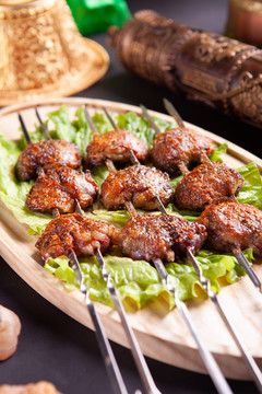 孜然羊外腰与烤全羊 草原风味的极致碰撞